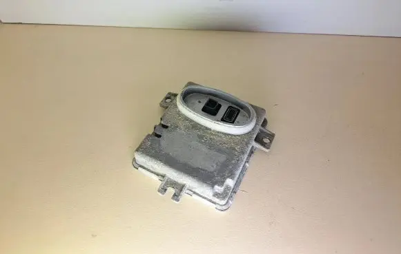 Volvo V70 Xenon control unit/module 6948180 6261110499 W3T13271