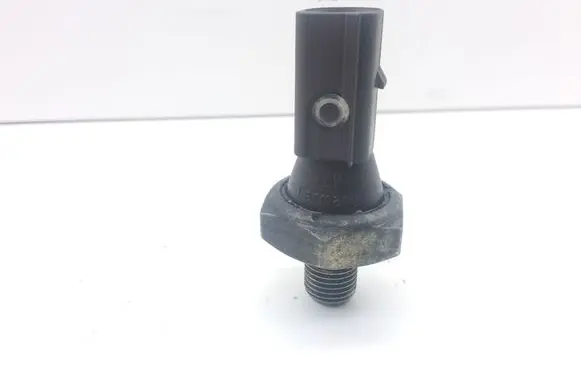 Audi A4 S4 B7 8E 8H Oil pressure sensor 038919081