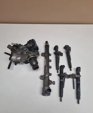 Mercedes-Benz E W212 Fuel injectors set 28343143 0328849FGE A6510701801