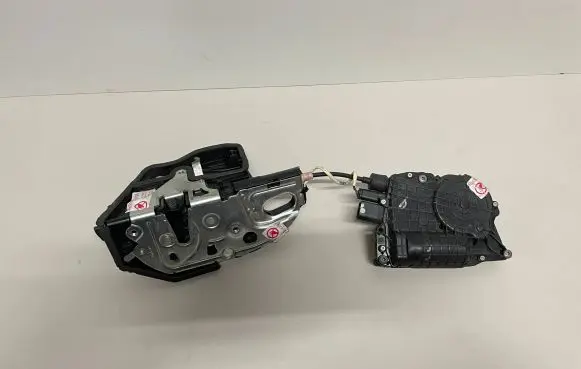 BMW 5 F10 F11 Rear door soft close latching motor 7154515