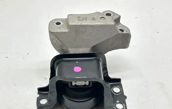 Engine mount bracket