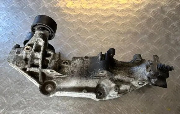 Nissan Qashqai Generator/alternator bracket 8200881264