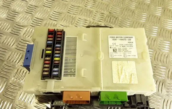 Ford Mondeo MK IV Fuse module 7G9T14A073DD