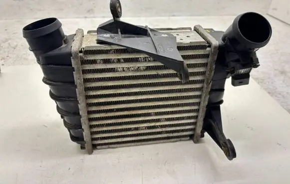 Volkswagen Polo Intercooler air channel guide 