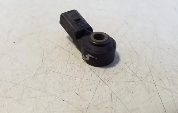 Volkswagen Golf V Detonation knock sensor 0261231146 030905377C
