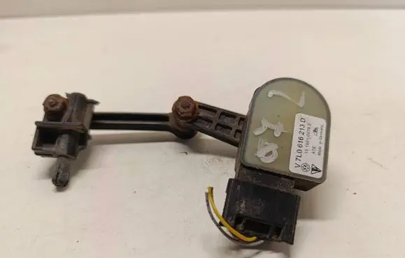 Audi Q7 4L Headlight/headlamp level sensor 4E0907503C 6PM00816151