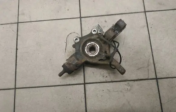 Citroen C4 I Picasso Front wheel hub