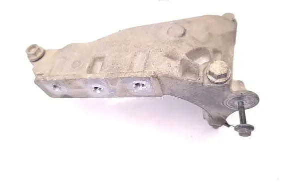 Engine mounting bracket