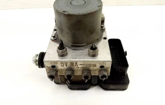 Skoda Fabia Mk3 (NJ) ABS Pump 6C0614517R 6C0907379R