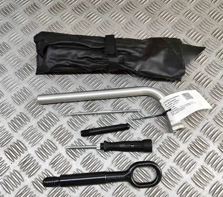 Audi A5 Tool set 8N0012219 8Z0012255