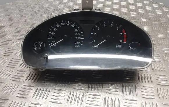 Mitsubishi Carisma Speedometer (instrument cluster) MR308402