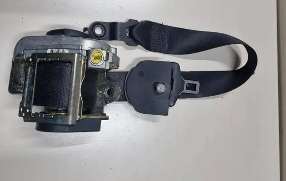 Mercedes-Benz E W211 Front seatbelt 561014701