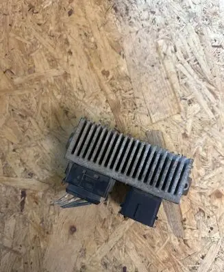Renault Kangoo II Glow plug pre-heat relay 8200558438A