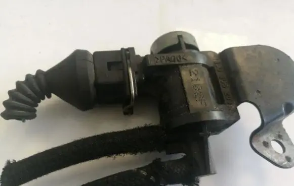 Audi A3 S3 8P Turbo solenoid valve 1J0906283