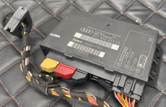 Audi A4 S4 B7 8E 8H Comfort/convenience module 8E0959433CA 00002731D3 01889671