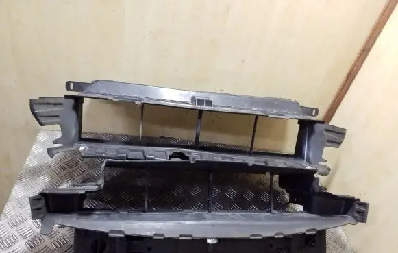 Ford Kuga II Intercooler air guide/duct channel DV448473B DV448473C