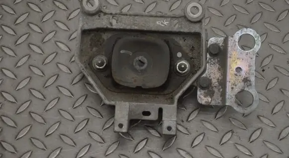 Nissan Micra K14 Engine mount bracket