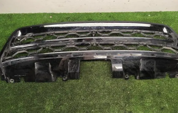 Land Rover Discovery 5 Front bumper upper radiator grill FK72BA100