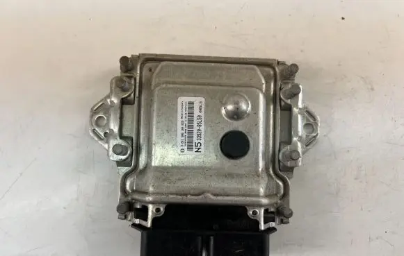 Opel Agila B Engine control unit/module ECU 3392085L50 0261S06164