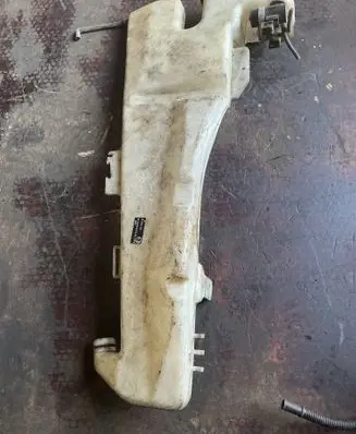 Honda CR-V Windshield washer fluid reservoir/tank 010075