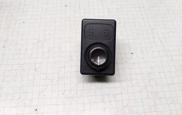 Nissan Almera N16 Wing mirror switch