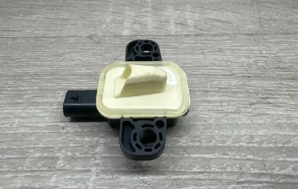 Mercedes-Benz A W176 Airbag deployment crash/impact sensor A1668210351 56054084AA