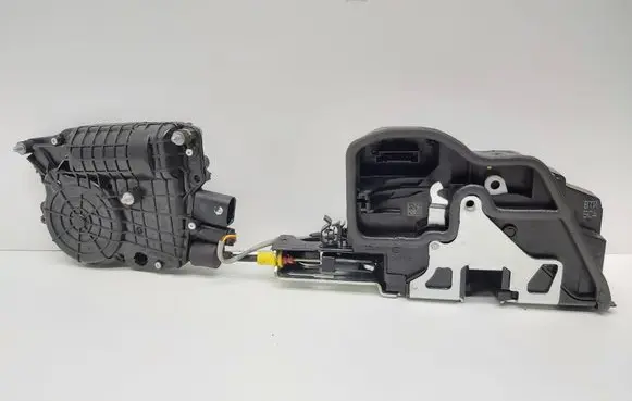 BMW X5 E70 Front door soft close latching motor 7315022 704S90V U01877