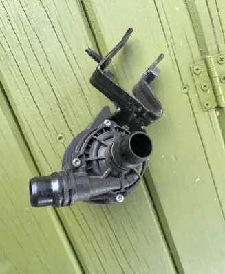Citroen DS3 Water pump 9833874480