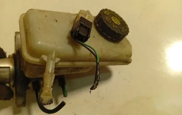 Renault Laguna III Brake fluid reservoir 0204051440