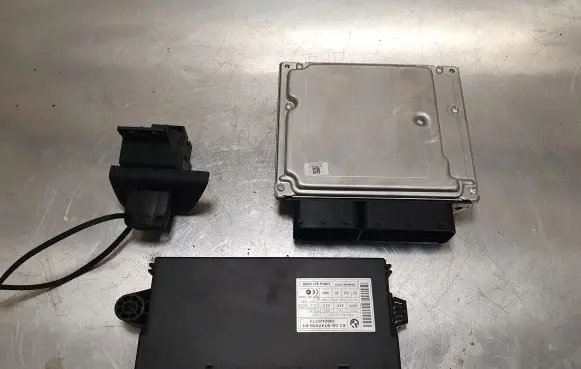BMW 1 E81 E87 Engine ECU kit and lock set 7823422