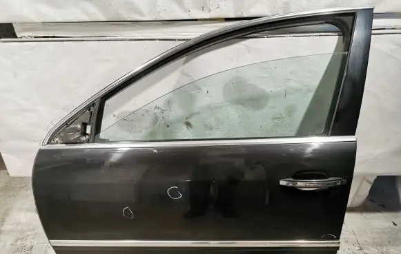 Volkswagen Phaeton Front door