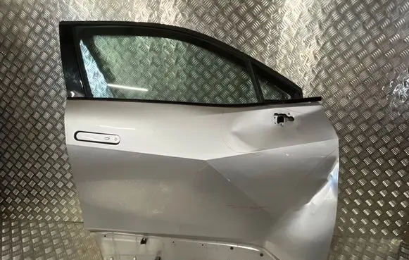 Toyota C-HR II Front door