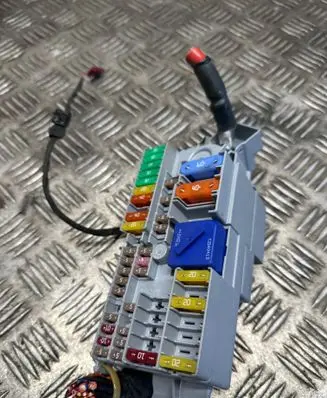 BMW 3 G20 G21 Fuse module 6807487 300935 17544016