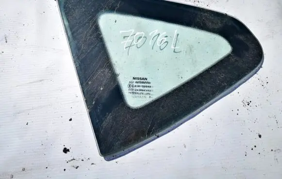 Nissan Qashqai Rear side window