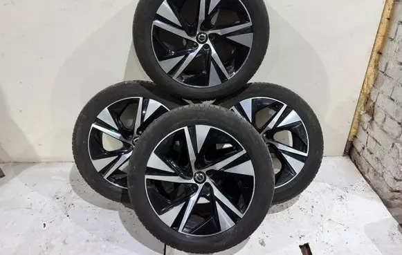 Volvo XC90 R20 alloy rim 32209411
