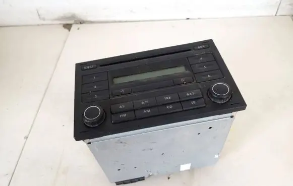 Volkswagen Fox Radio/CD/DVD/GPS head unit 5z0035152