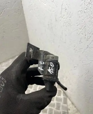Audi A6 S6 C5 4B Turbo solenoid valve 1j0906283a
