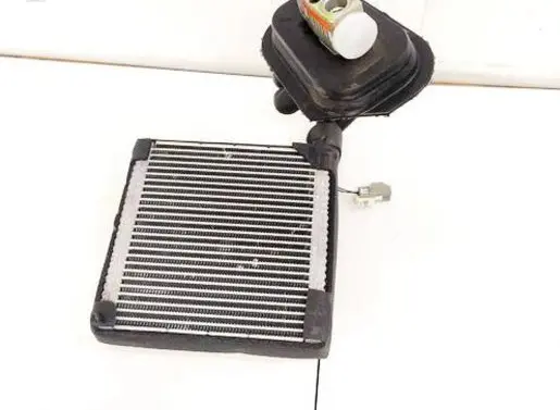 A/C cooling radiator (condenser)
