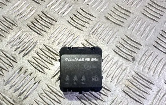 Passenger airbag on/off switch