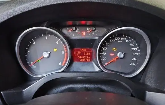 Speedometer (instrument cluster)