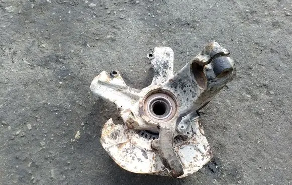 Volkswagen Golf IV Front wheel hub spindle knuckle