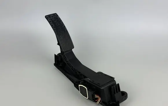 Mercedes-Benz ML W164 Accelerator throttle pedal A1643000104 250108 ZGS007
