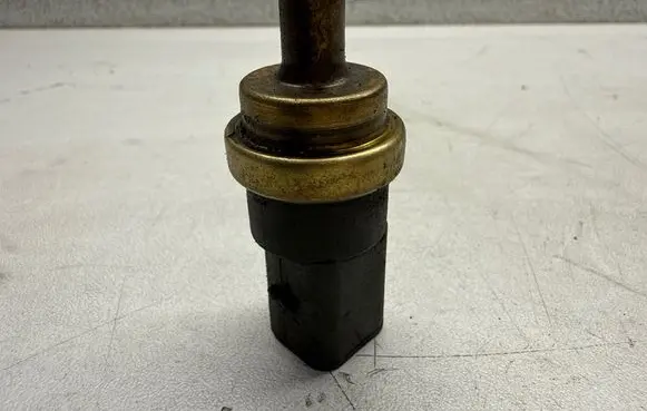 Volkswagen PASSAT B5 Oil temperature sensor 