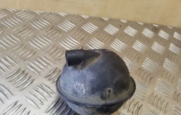 Vacuum air tank
