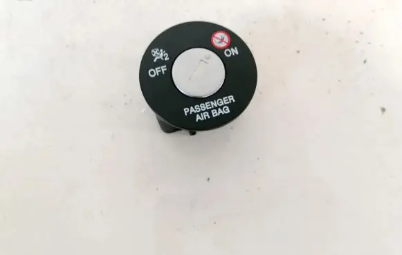 Passenger airbag on/off switch