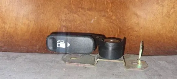 Ford Mondeo MK I Fuel tank opening switch 96BG43385AA