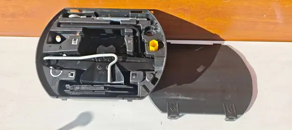 Peugeot 3008 II Tool set 9817224380