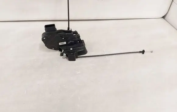 Volvo C30 Front door lock 30799311