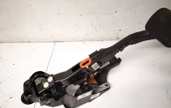 Ford C-MAX II Brake pedal c346-fv68-2455-ae