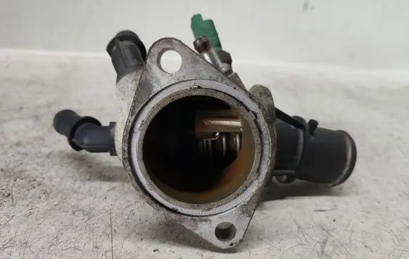 Opel Astra H Thermostat/thermostat housing